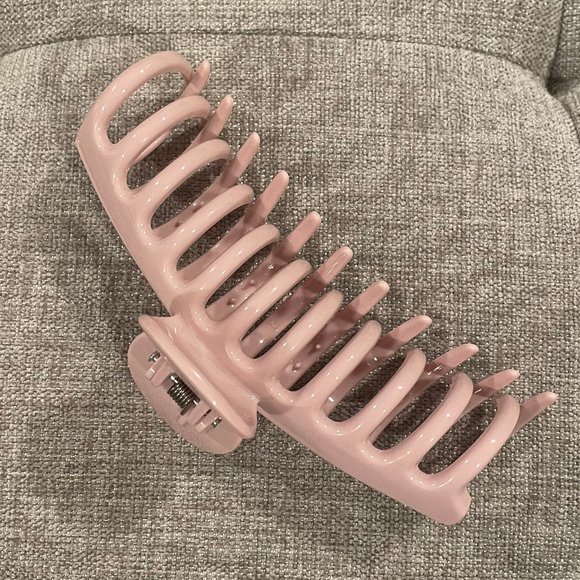 Baby Pink Barrel Claw Clip - Picture 1 of 5